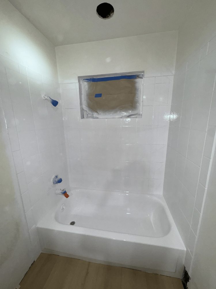 Bathtub refinishing by Golden Touch-Up